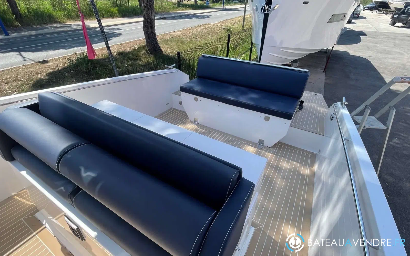 slider 2 Delta Powerboats T26