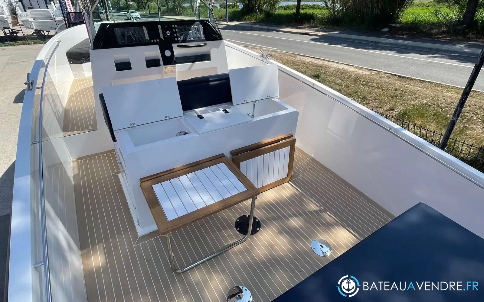 slider 4 Delta Powerboats T26