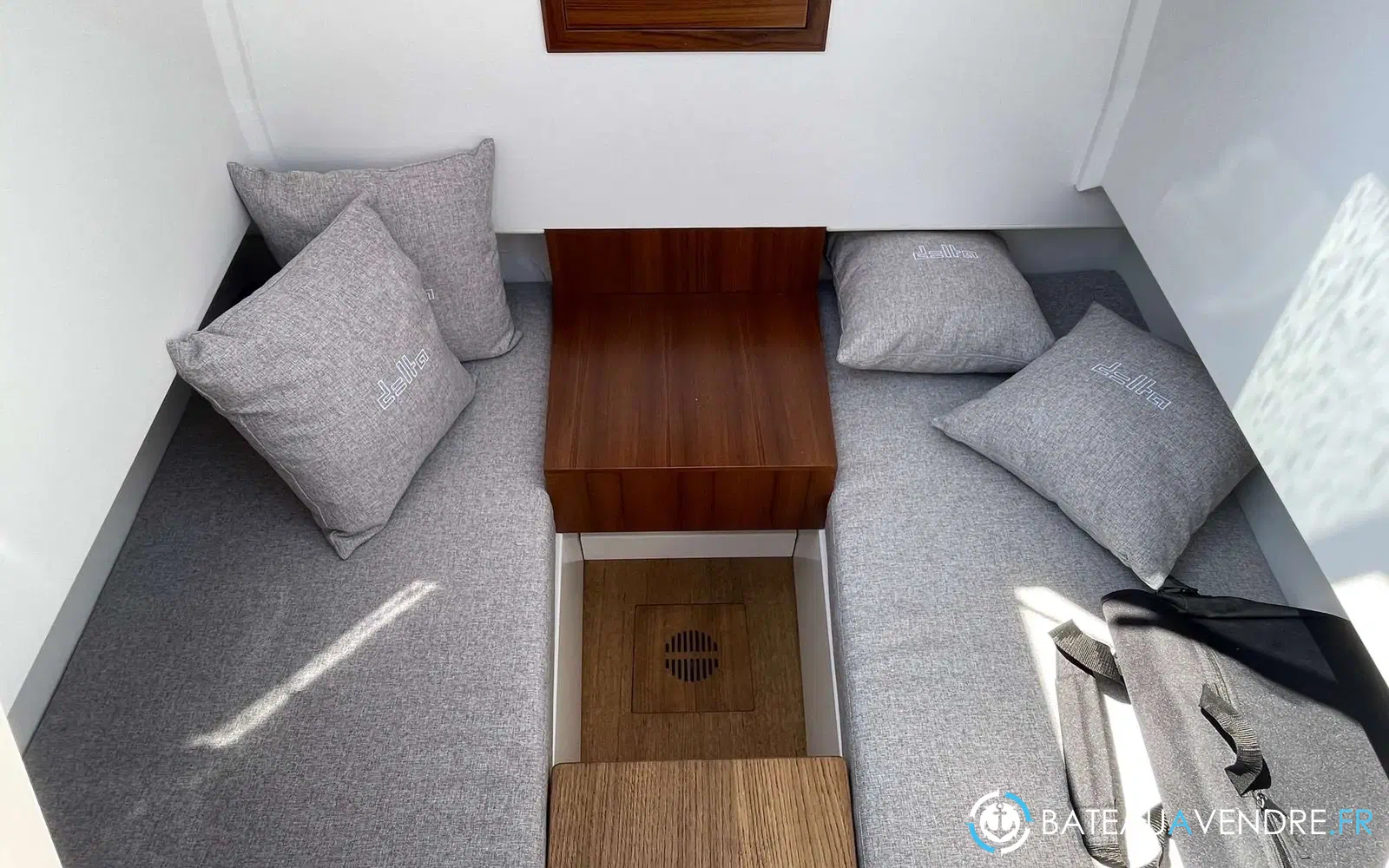 slider 6 Delta Powerboats T26