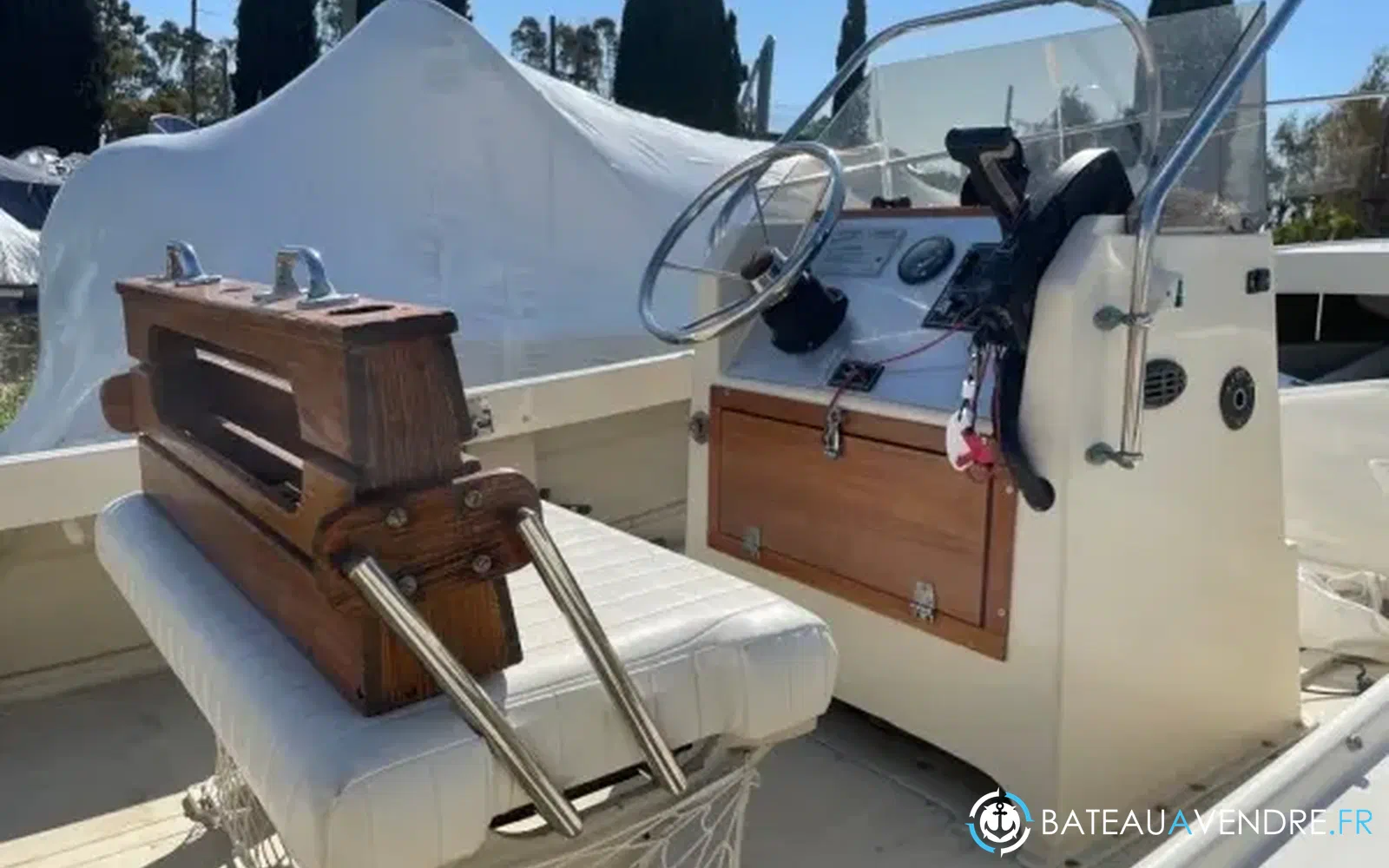 slider 2 Boston Whaler 21 Outrage