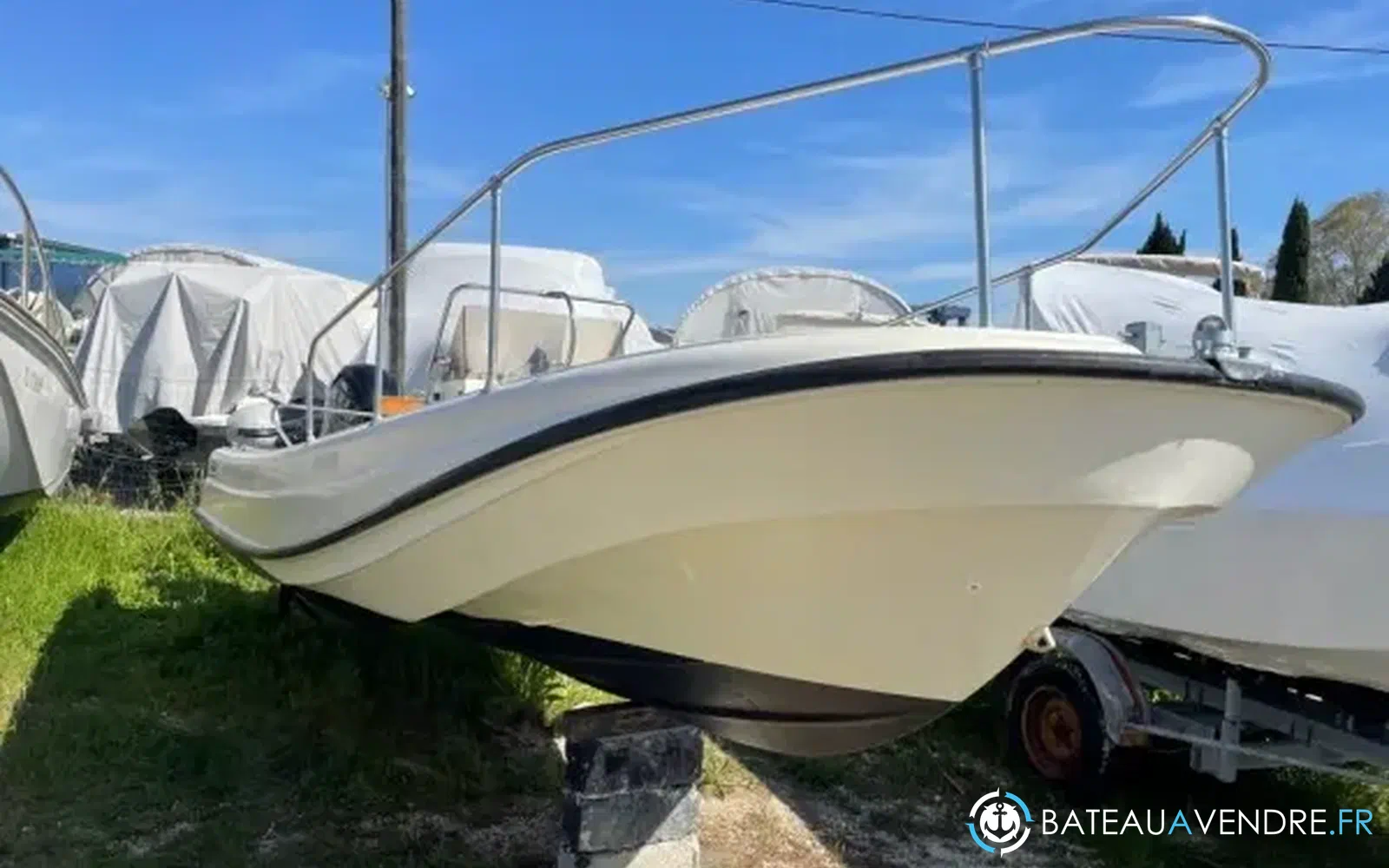 slider 4 Boston Whaler 21 Outrage