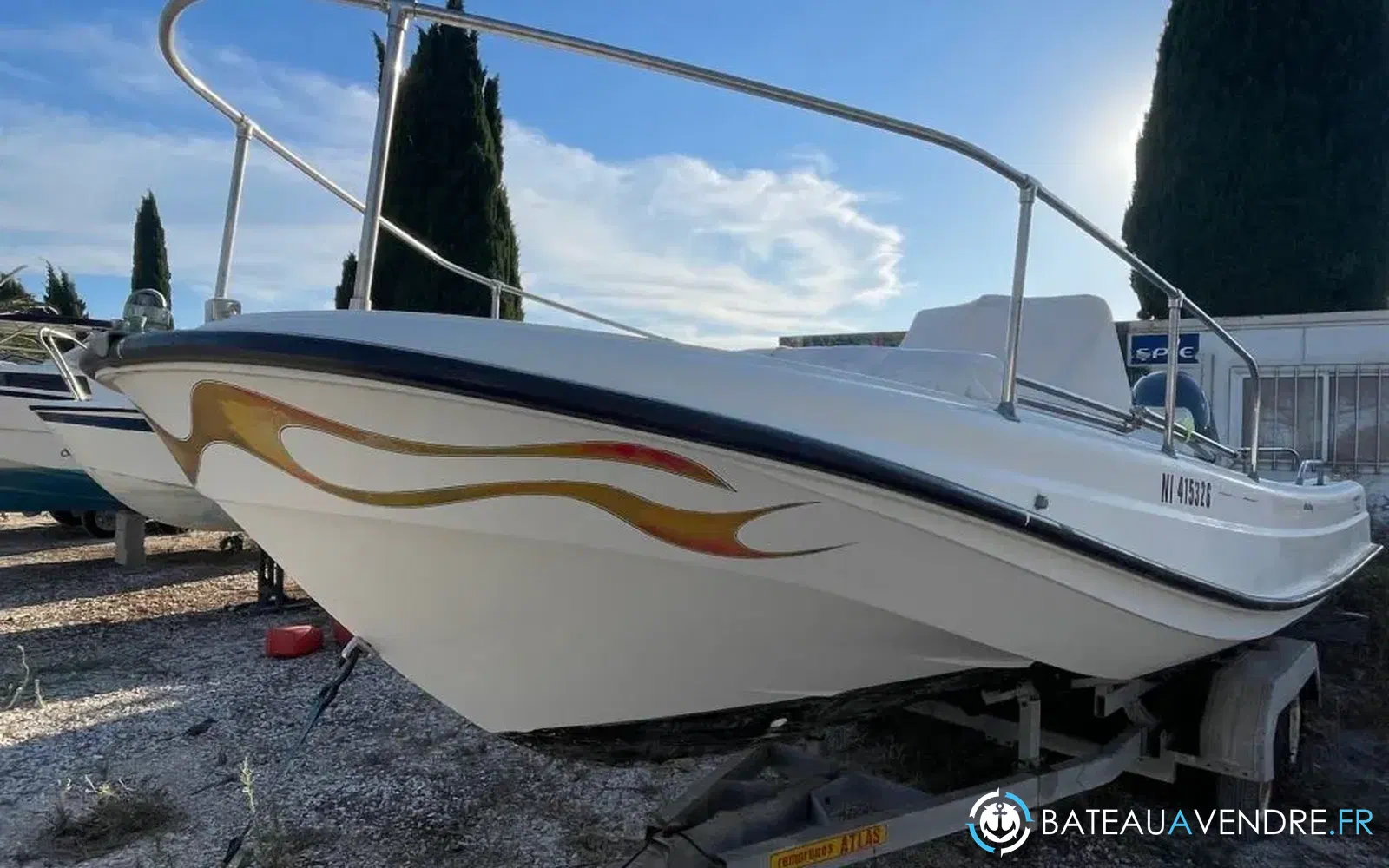 slider 11 Boston Whaler 21 Outrage