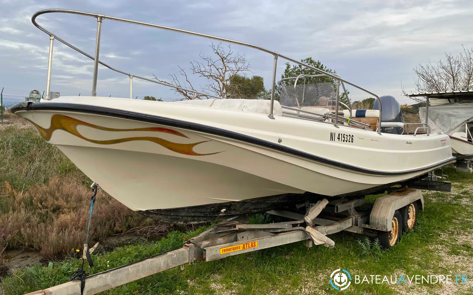 slider 1 Boston Whaler 21 Outrage