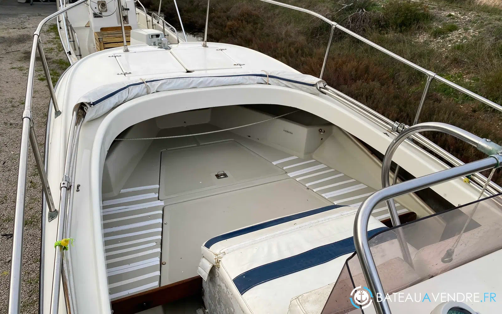 slider 5 Boston Whaler 21 Outrage