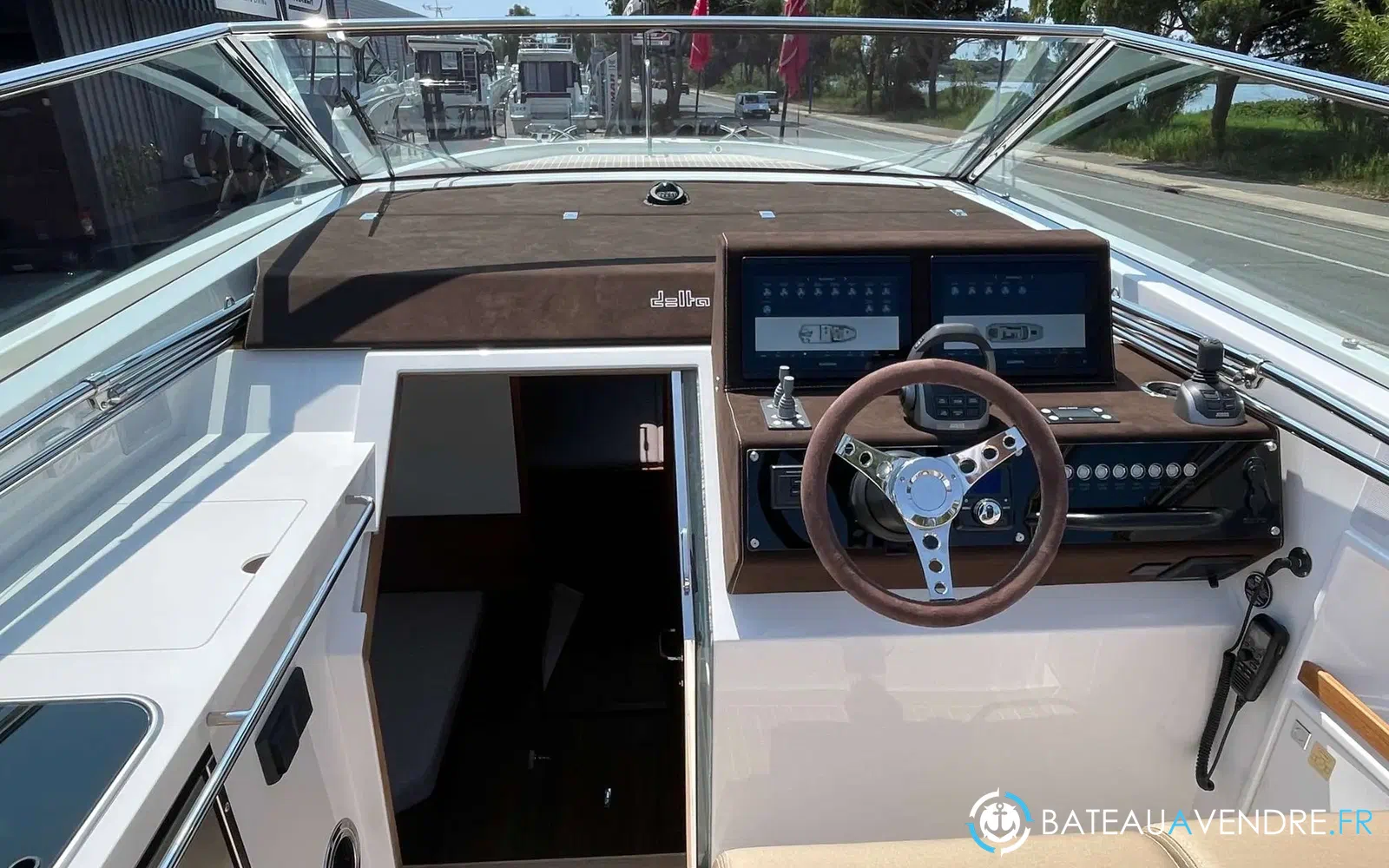 slider 10 Delta Powerboats 33 Open
