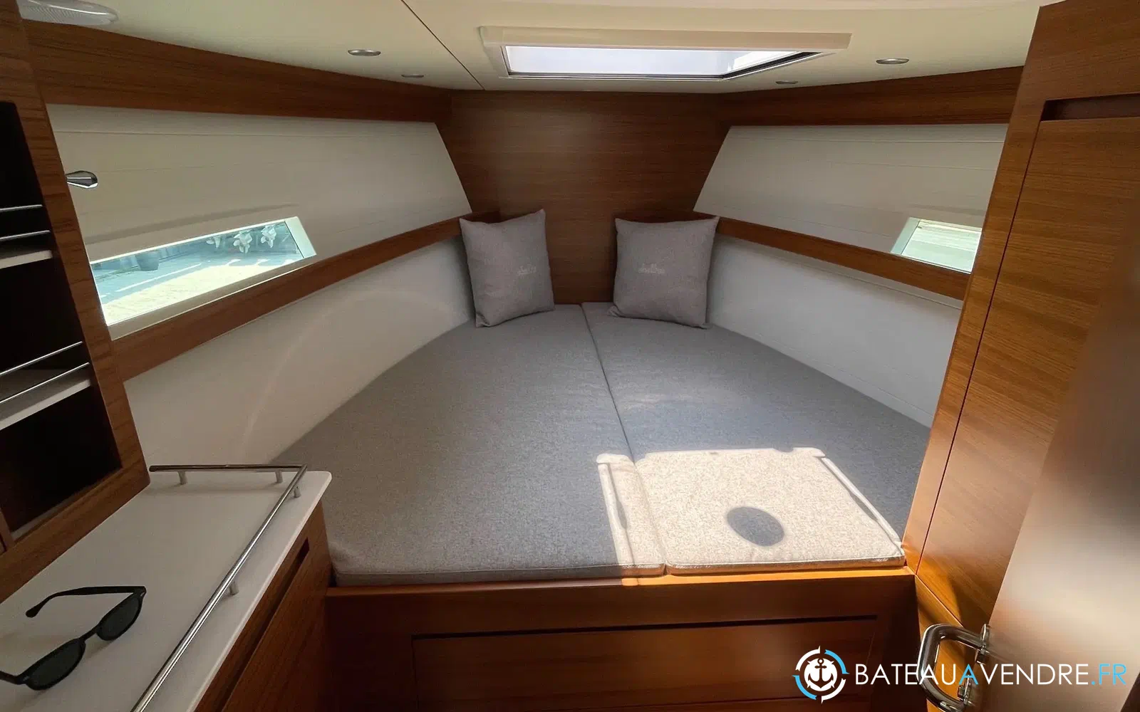slider 14 Delta Powerboats 33 Open