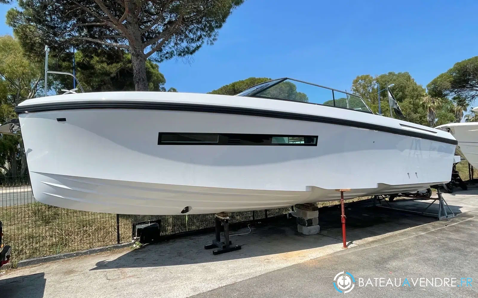 slider 1 Delta Powerboats 33 Open