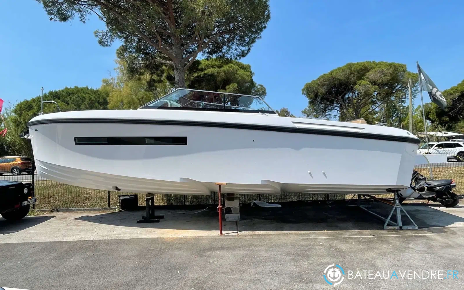 slider 2 Delta Powerboats 33 Open