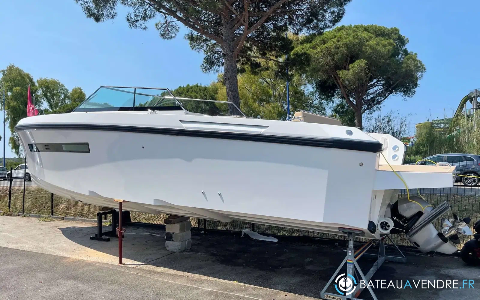 slider 3 Delta Powerboats 33 Open