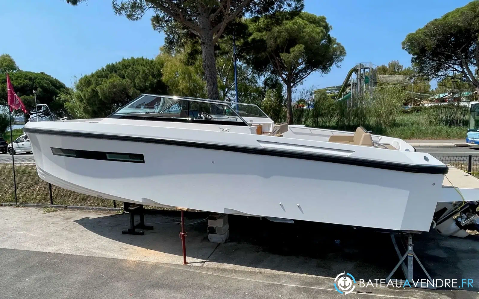 slider 4 Delta Powerboats 33 Open