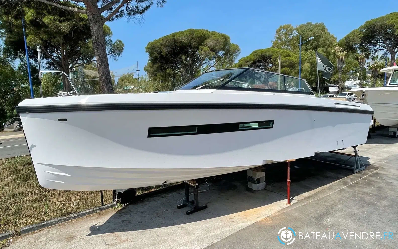slider 5 Delta Powerboats 33 Open