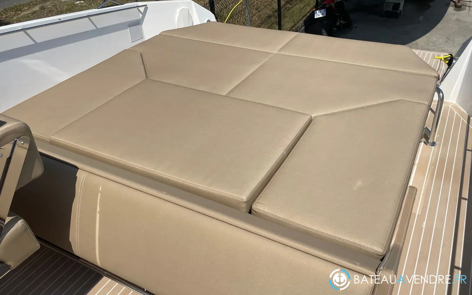 slider 6 Delta Powerboats 33 Open