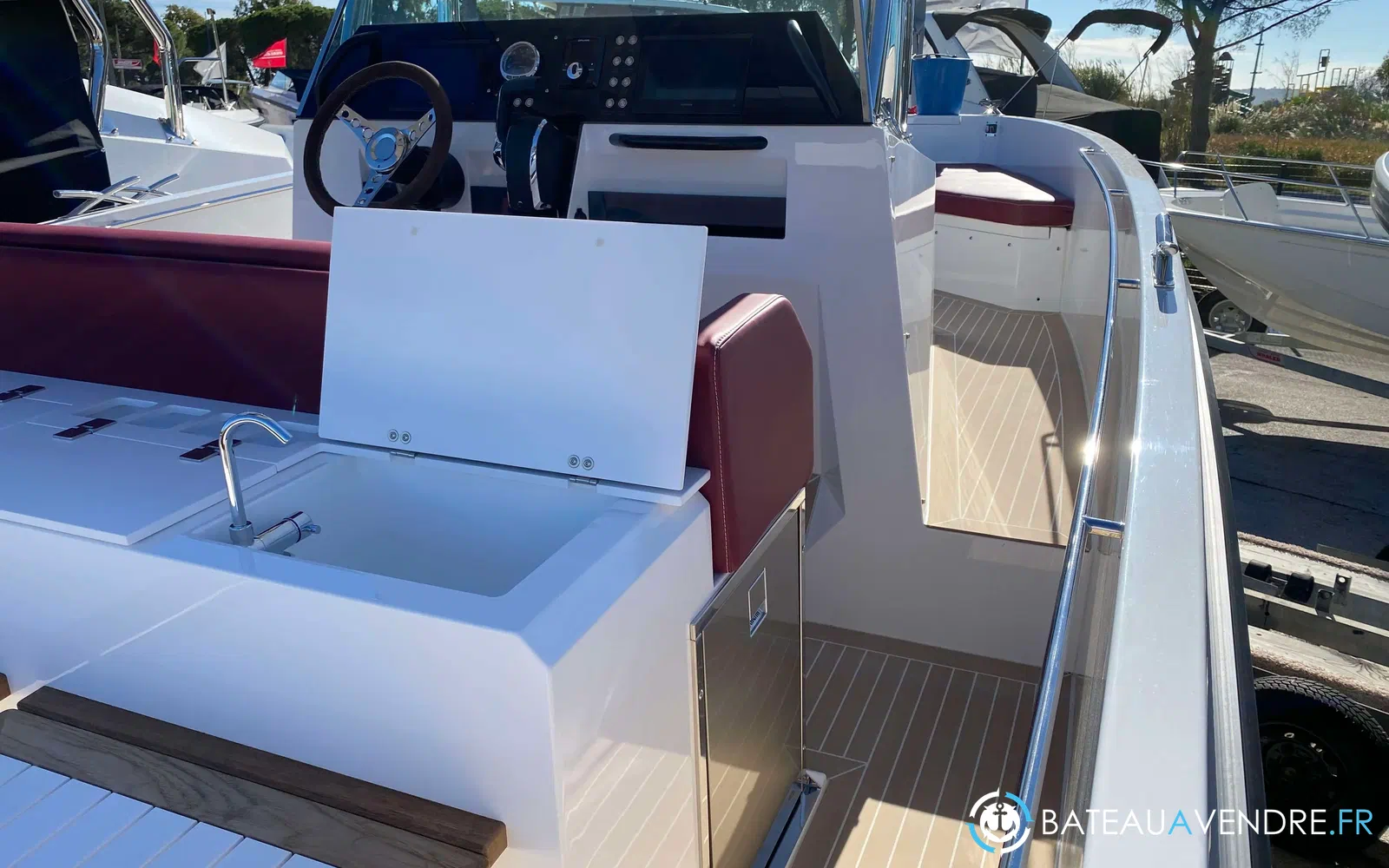 slider 11 Delta Powerboats T26