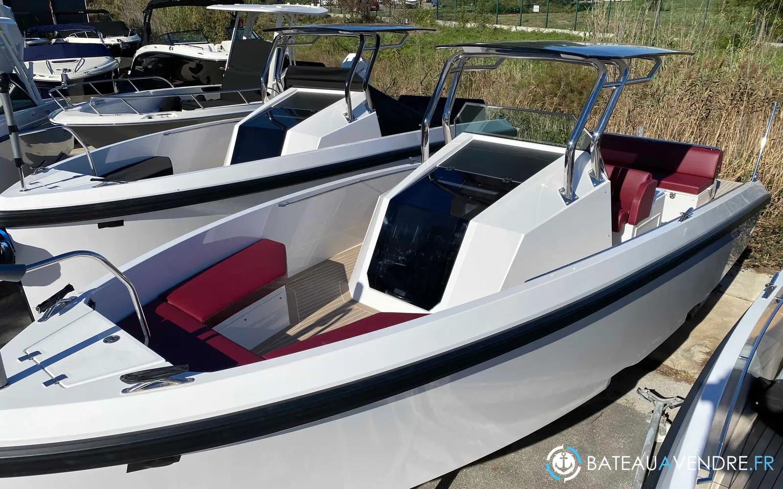 slider 3 Delta Powerboats T26