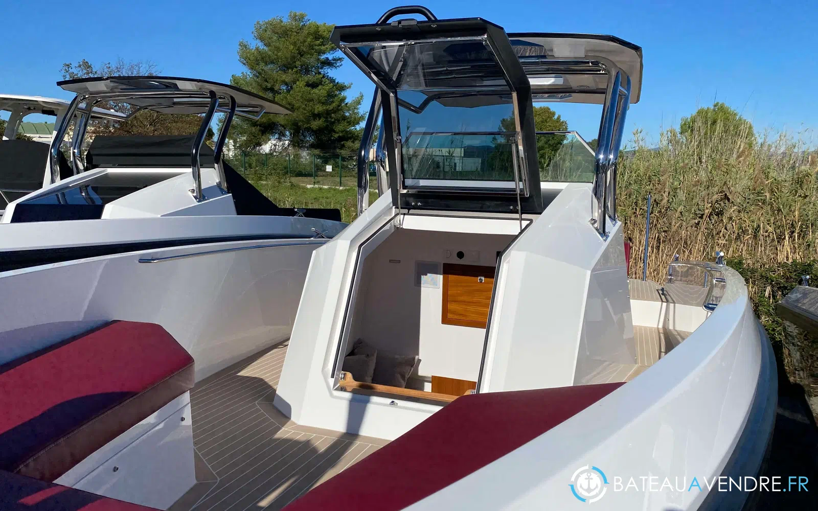slider 4 Delta Powerboats T26