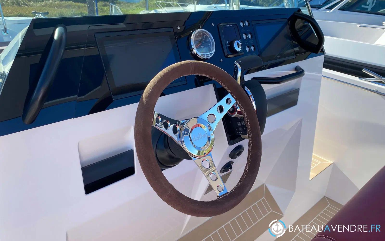 slider 8 Delta Powerboats T26