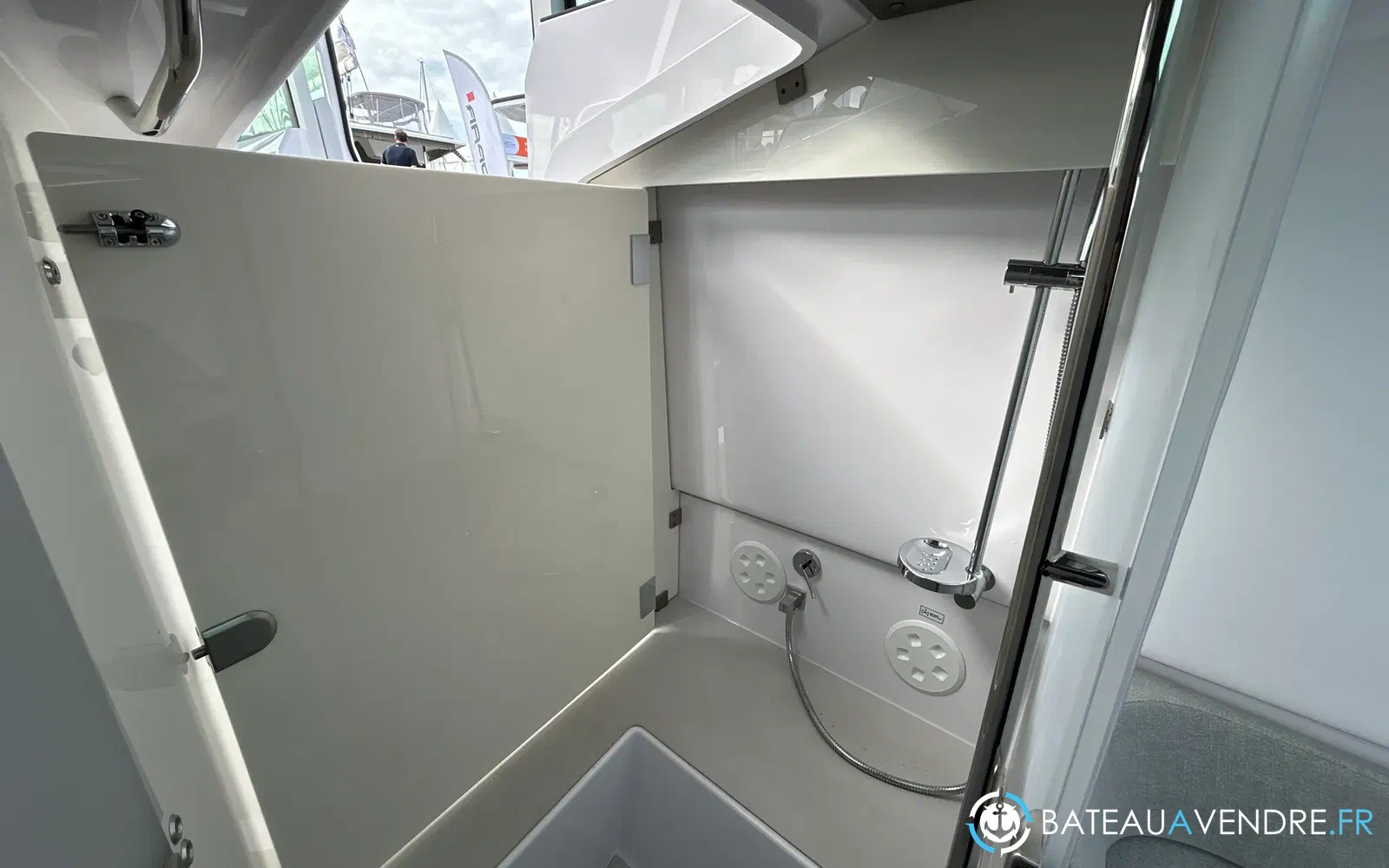 slider 6 Axopar 37 XC Cross Cabin