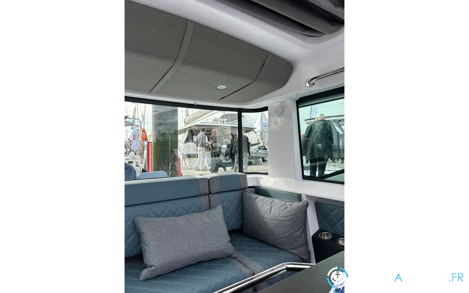 slider 7 Axopar 37 XC Cross Cabin