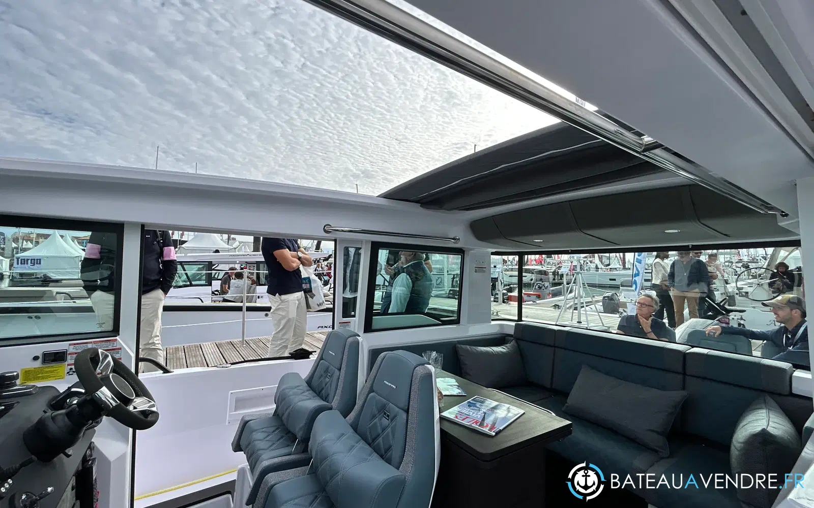 slider 10 Axopar 37 XC Cross Cabin