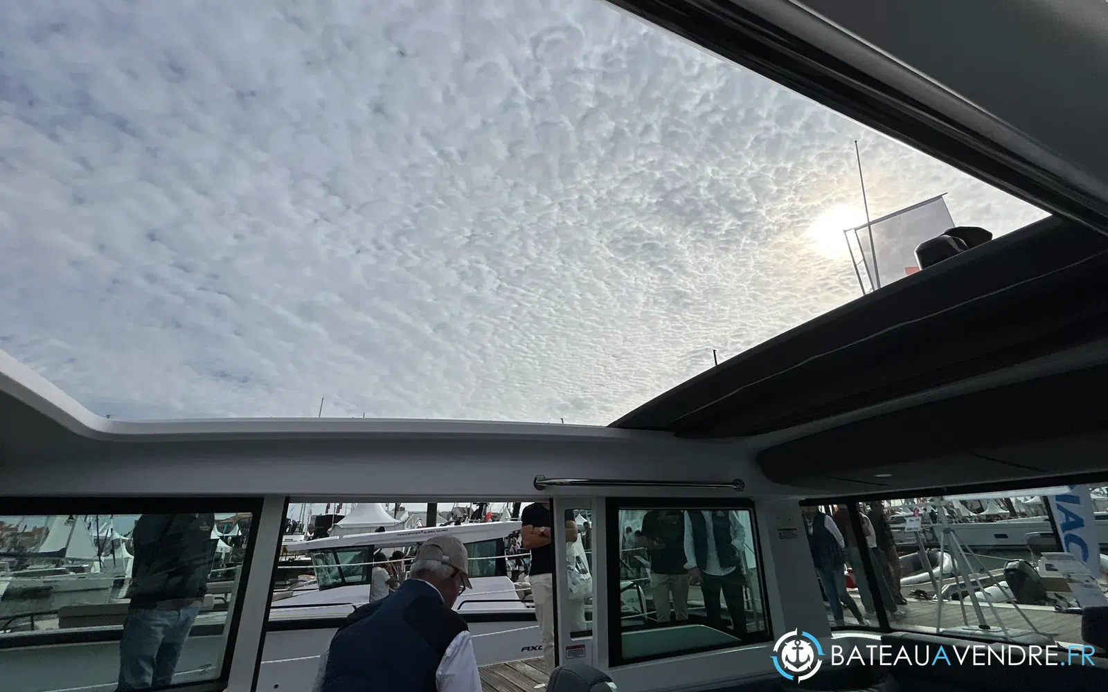 slider 11 Axopar 37 XC Cross Cabin