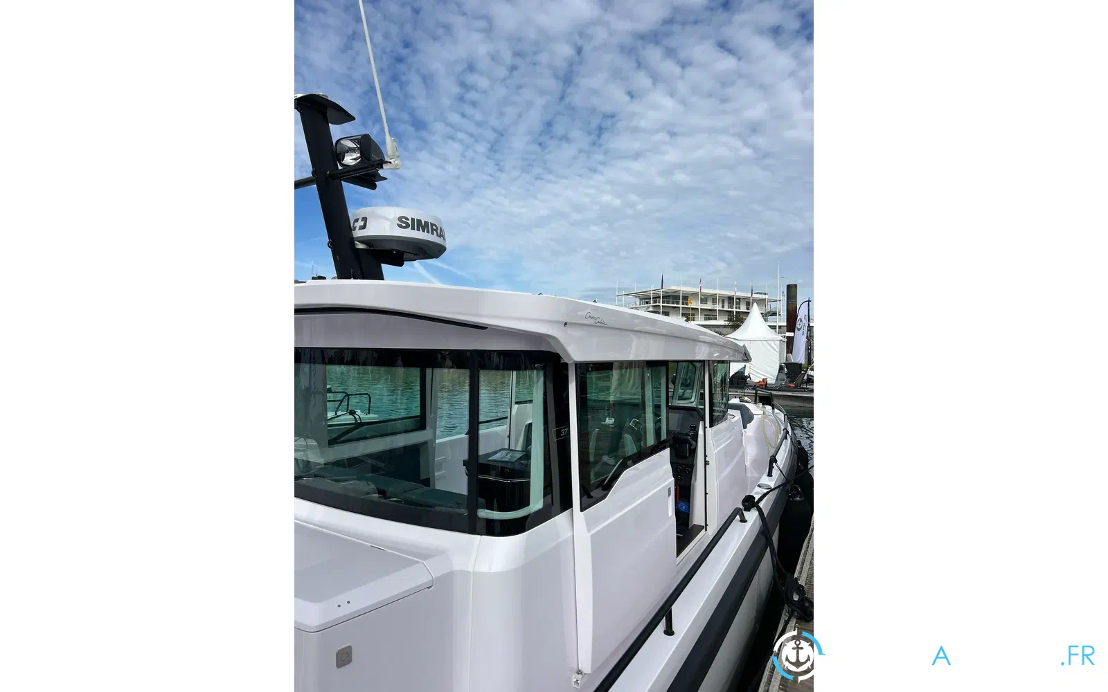 slider 12 Axopar 37 XC Cross Cabin