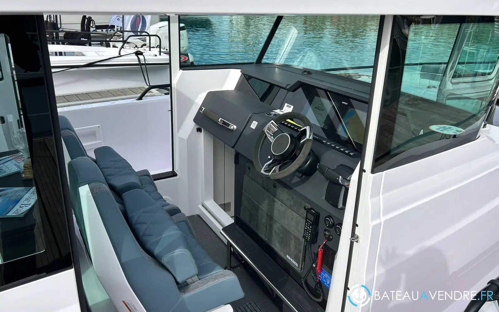slider 13 Axopar 37 XC Cross Cabin