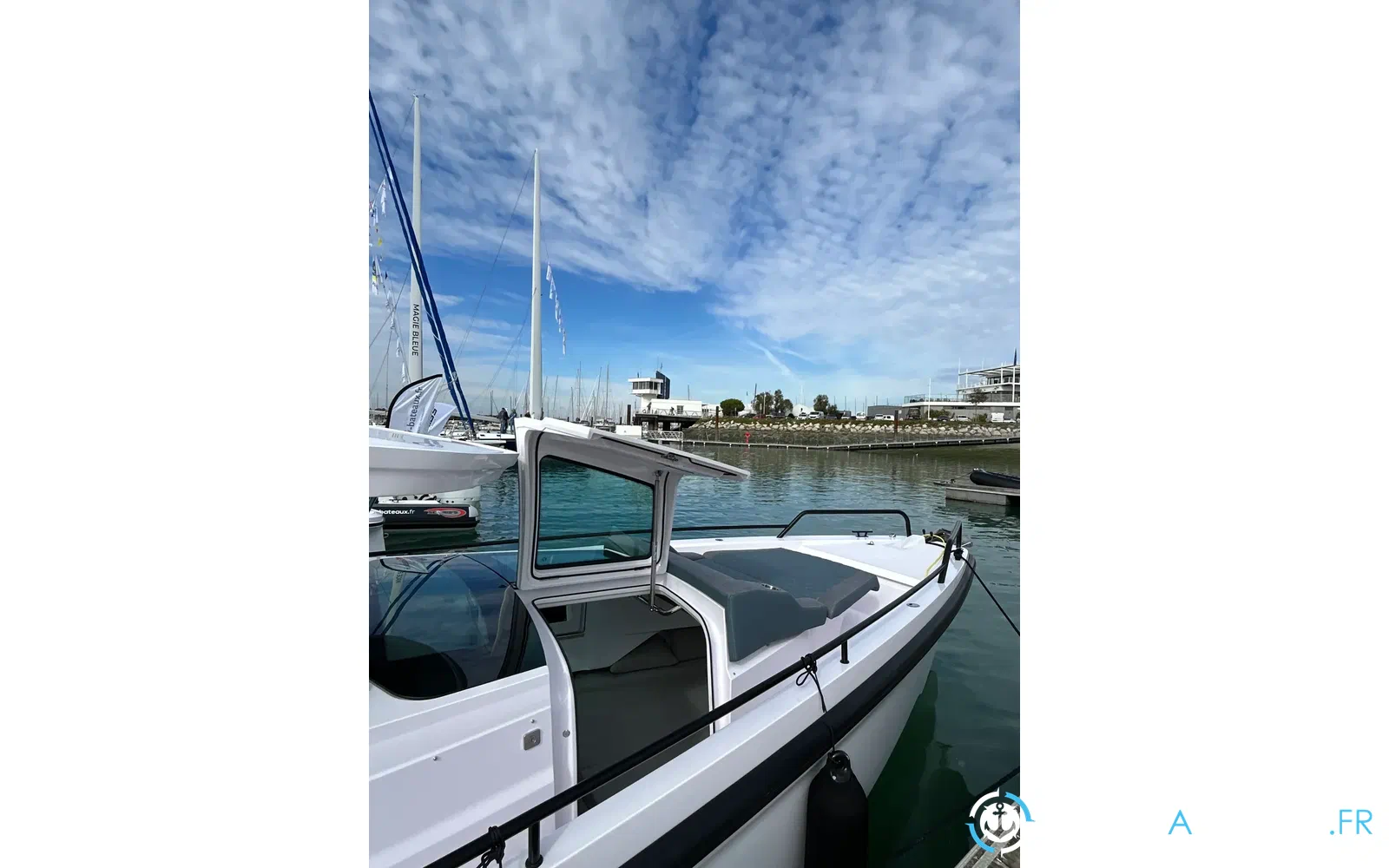 slider 14 Axopar 37 XC Cross Cabin