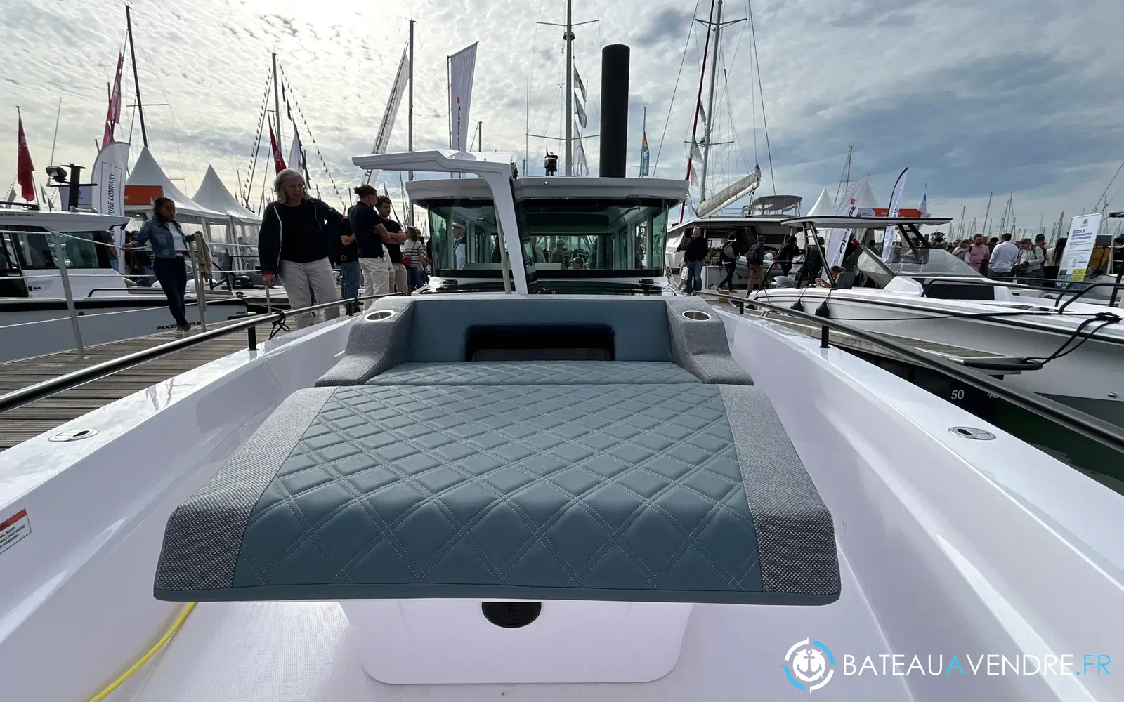 slider 17 Axopar 37 XC Cross Cabin