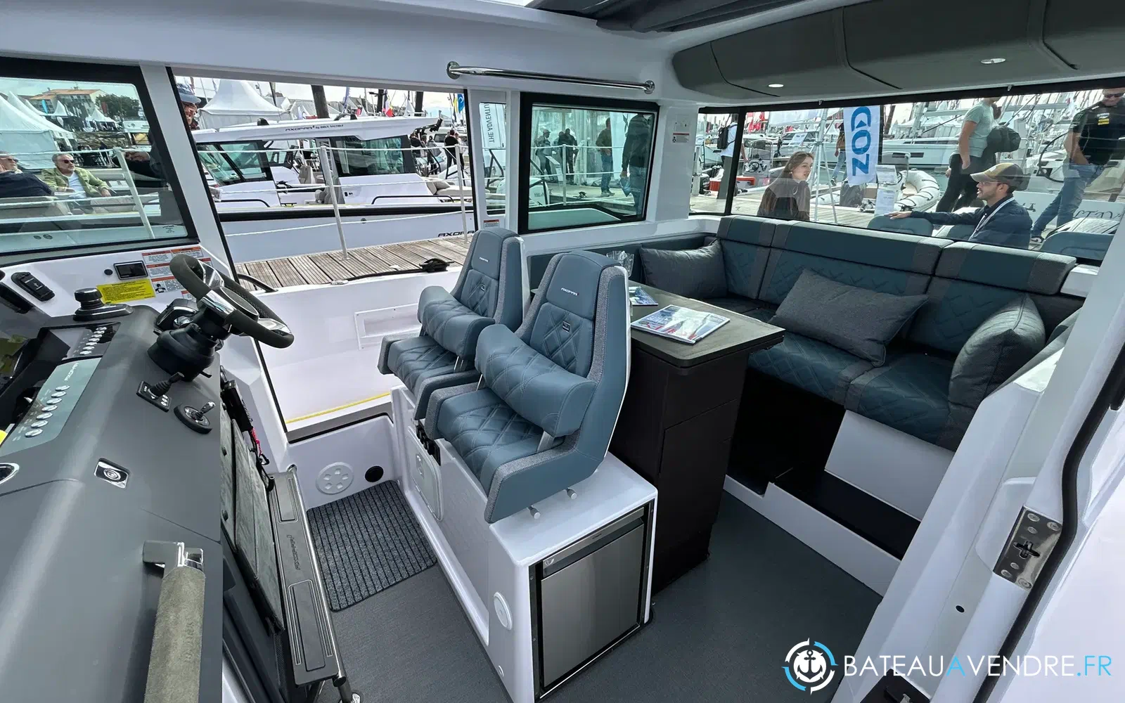 slider 19 Axopar 37 XC Cross Cabin
