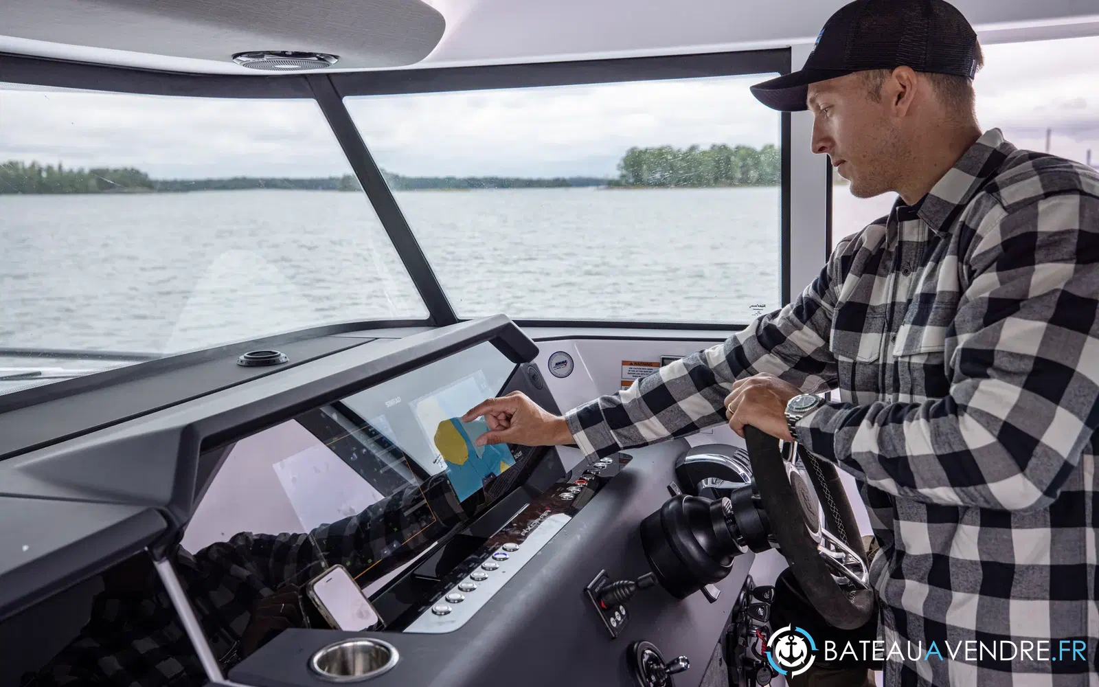 slider 18 Axopar 37 XC Cross Cabin