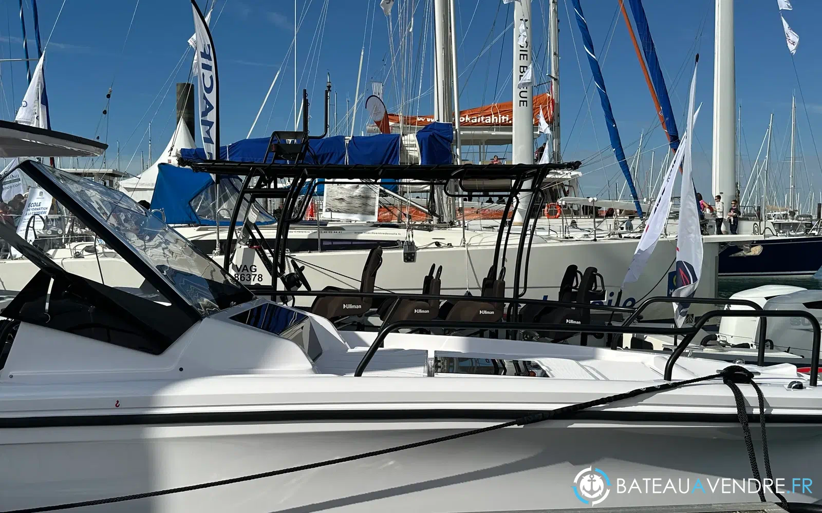 slider 5 Axopar 25 Cross Top