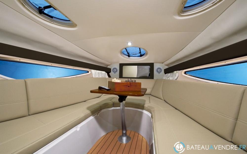 Regal 28 Express interieur photo 3