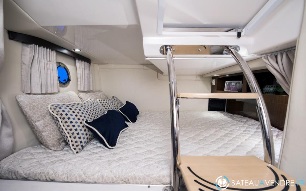 Regal 28 Express interieur photo 4