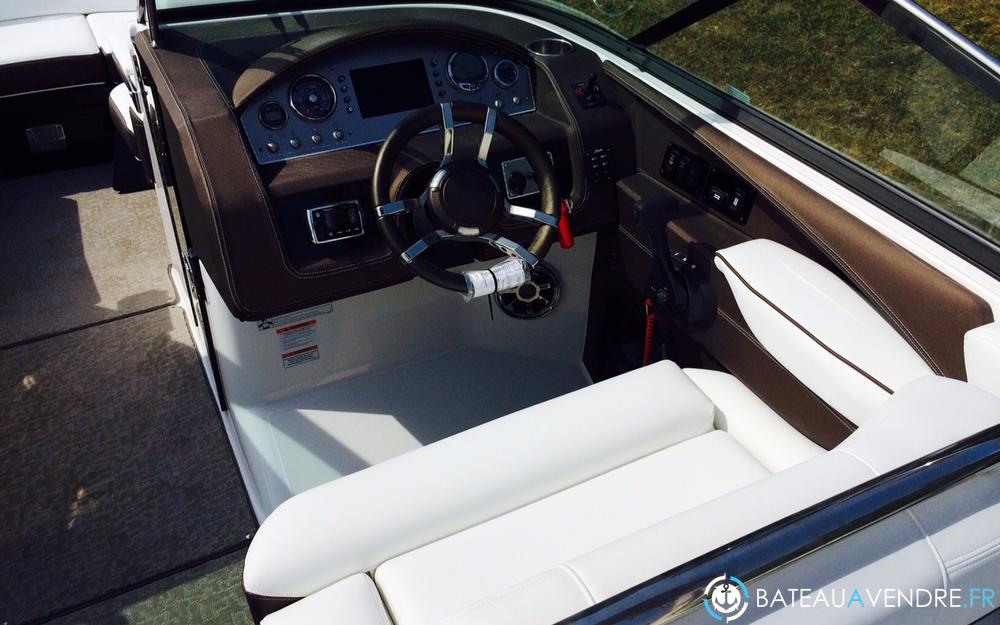 Regal 2800 interieur photo 4