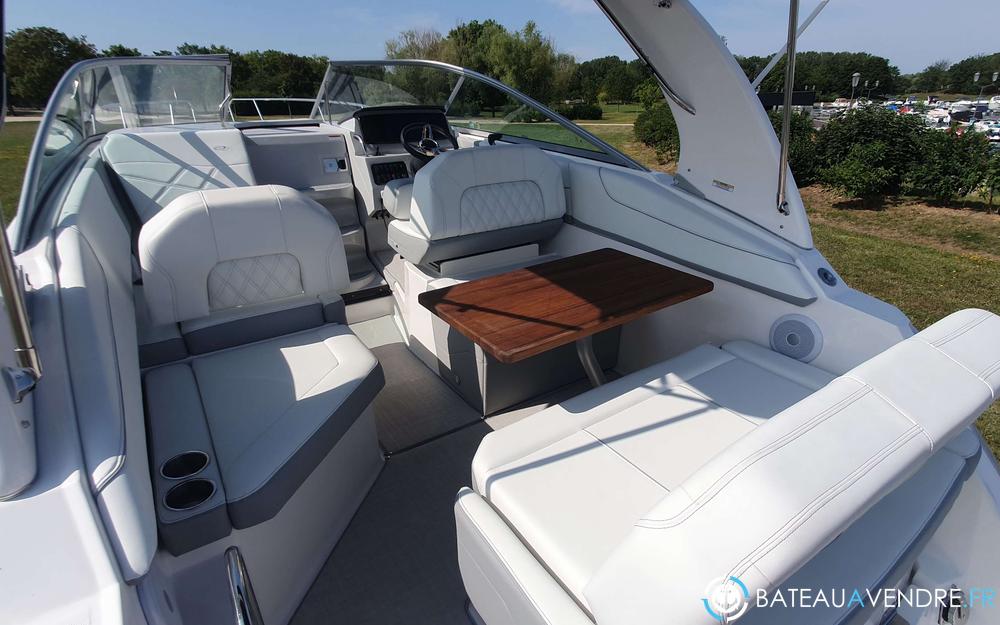 Regal 26 Express interieur photo 5