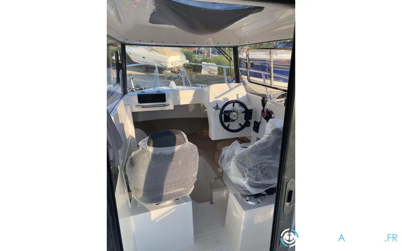 slider 5 Parker 700 Pilothouse