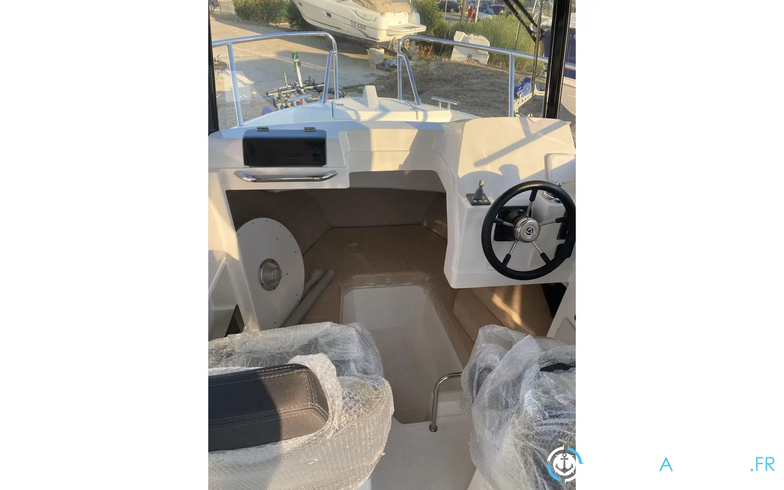 slider 6 Parker 700 Pilothouse