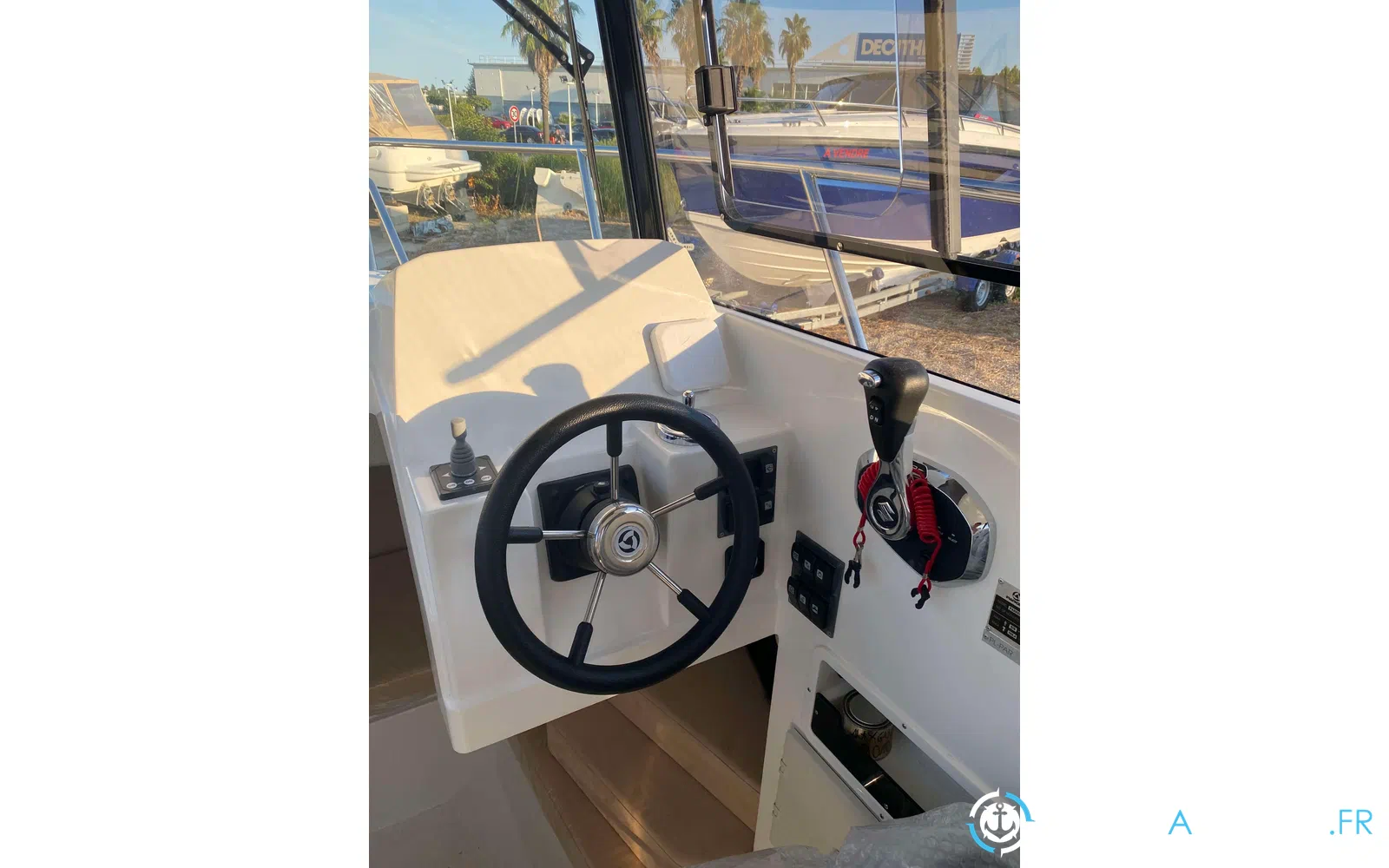 slider 7 Parker 700 Pilothouse