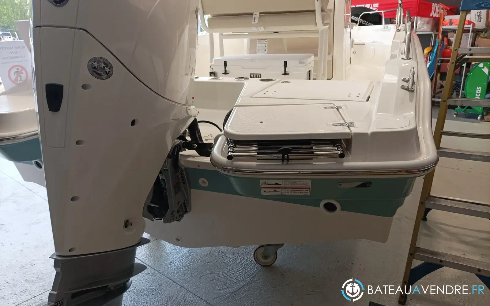 slider 4 Boston Whaler 220 Dauntless