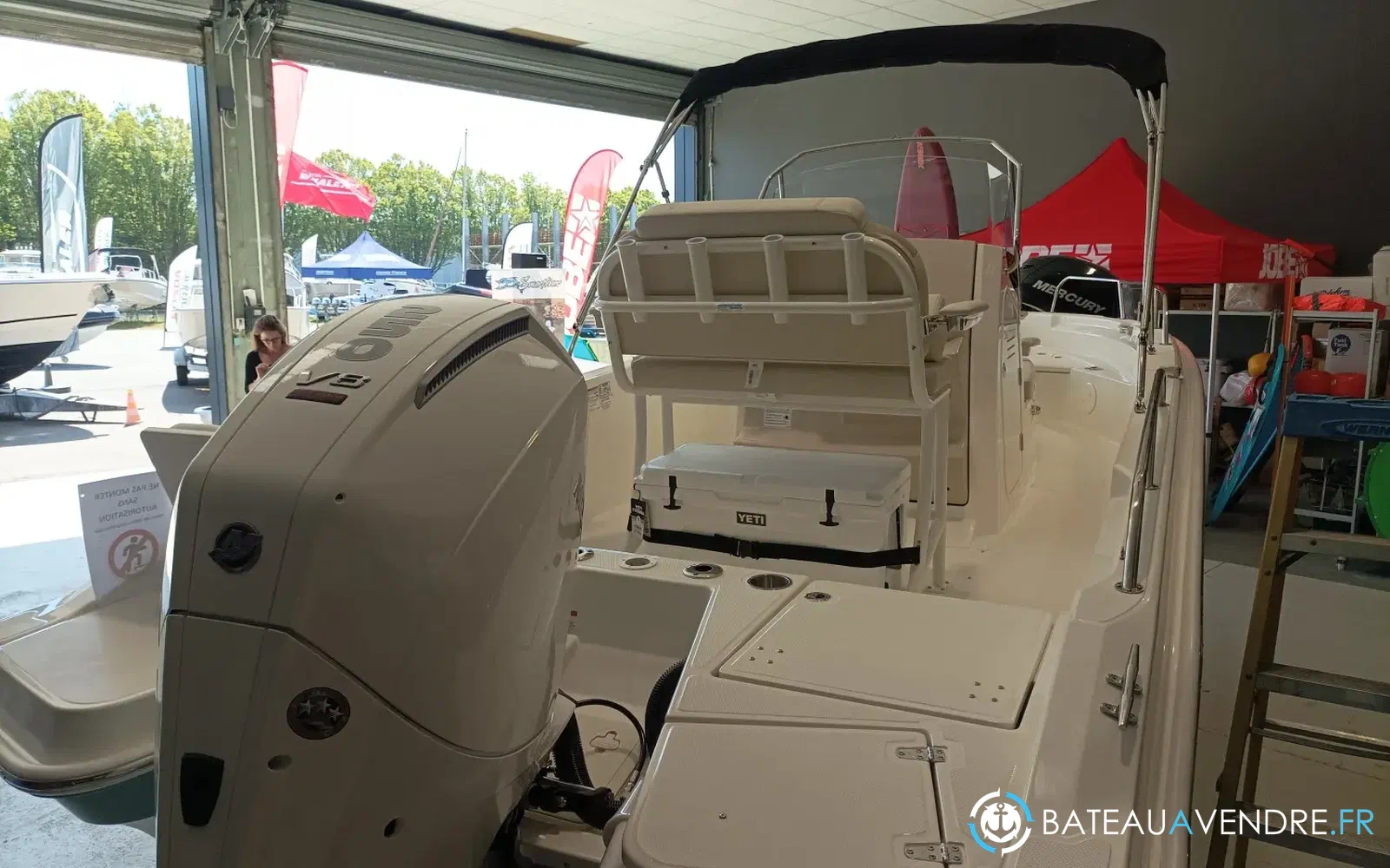 slider 5 Boston Whaler 220 Dauntless