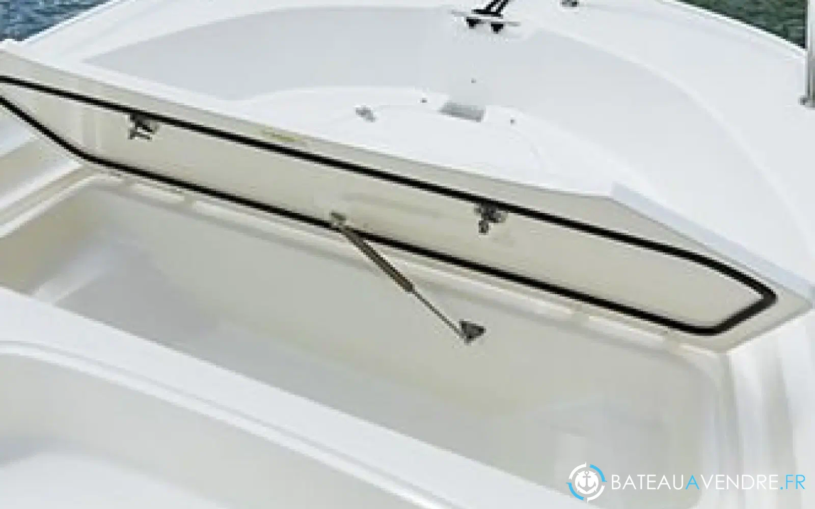 slider 6 Boston Whaler 190 Montauk