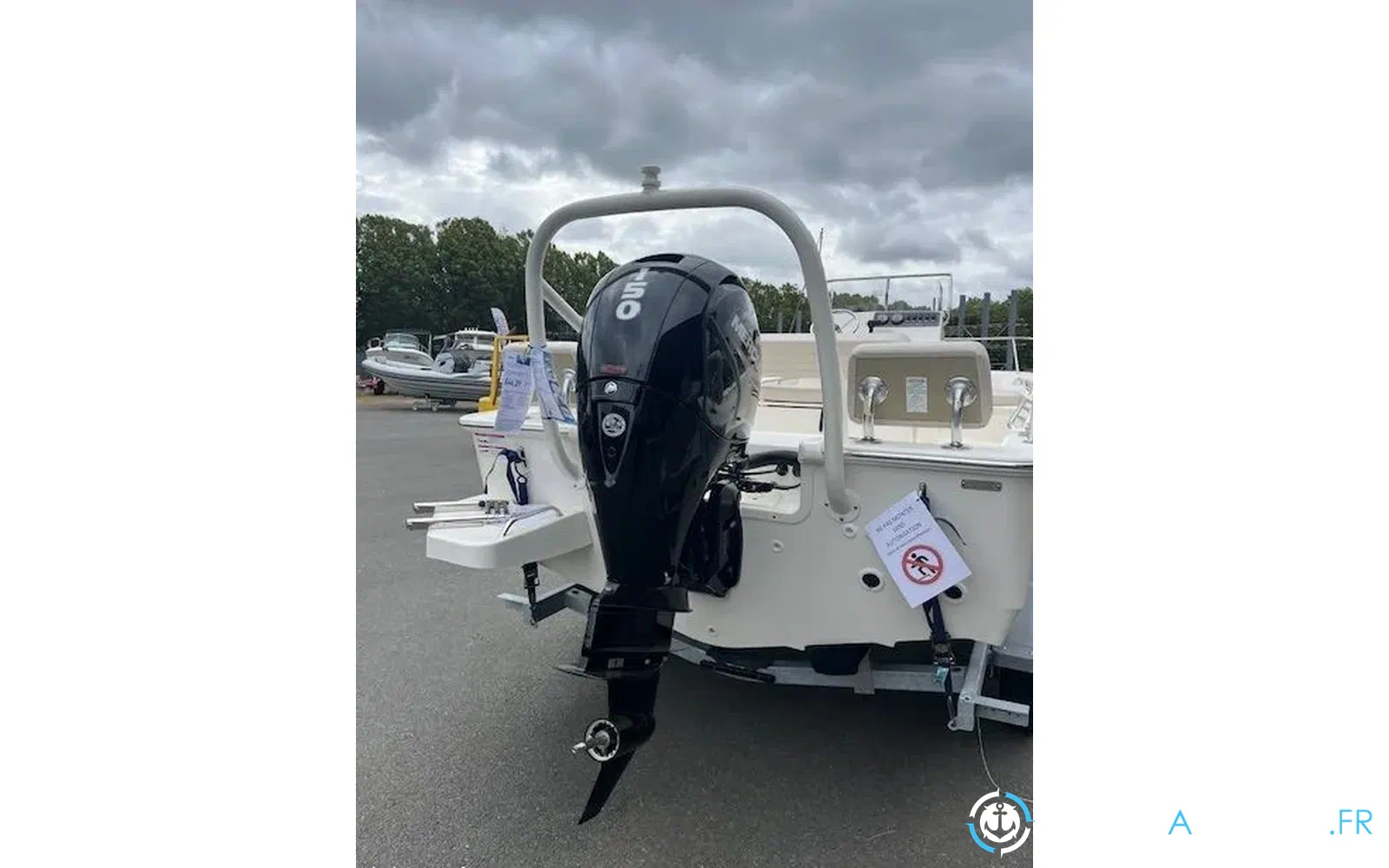 slider 1 Boston Whaler 190 Montauk