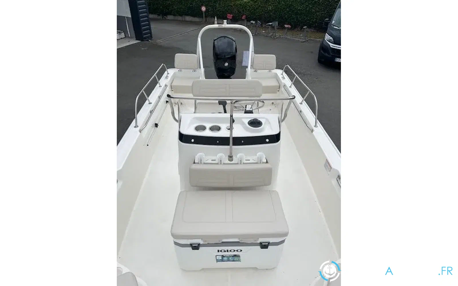 slider 7 Boston Whaler 190 Montauk