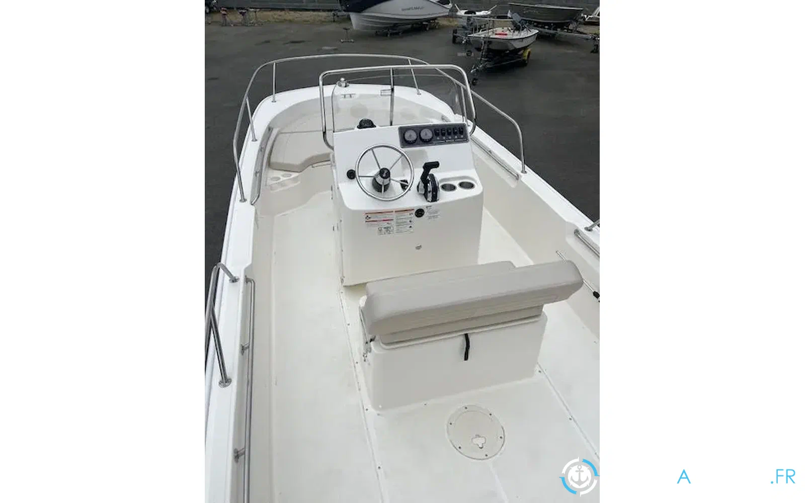 slider 8 Boston Whaler 190 Montauk