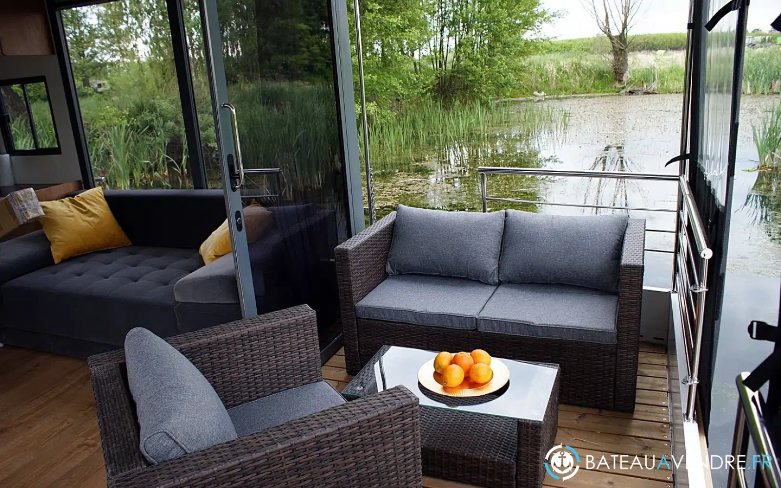 slider 0 House Boat Independant Mini