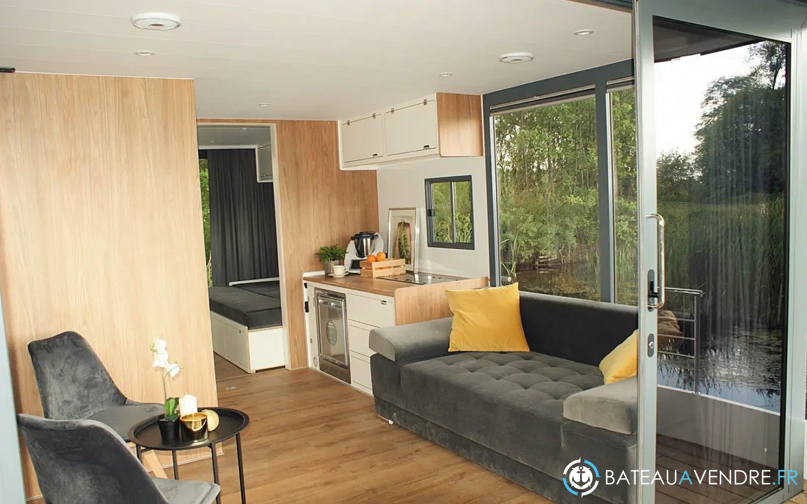 slider 1 House Boat Independant Mini