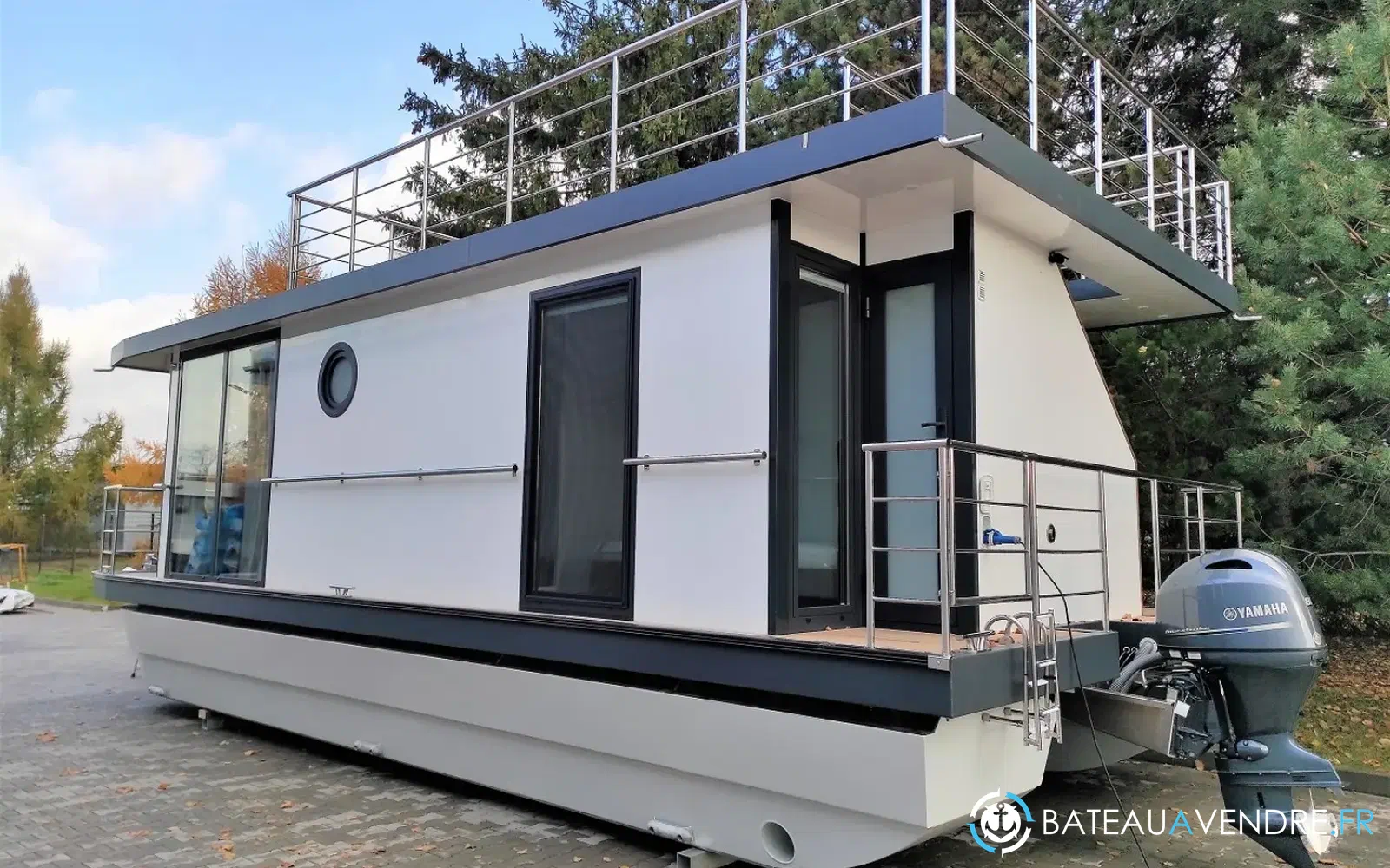 slider 1 House Boat Independant 10x4,5m