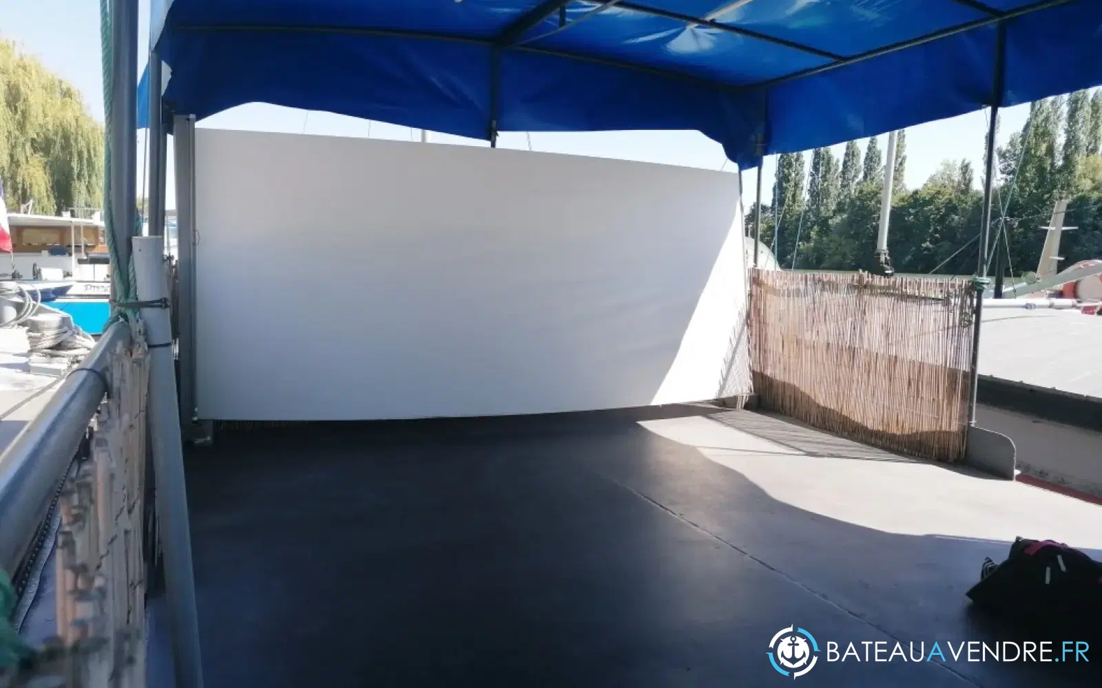 slider 18 Bateau Logement Péniche 4 chambres aménagées