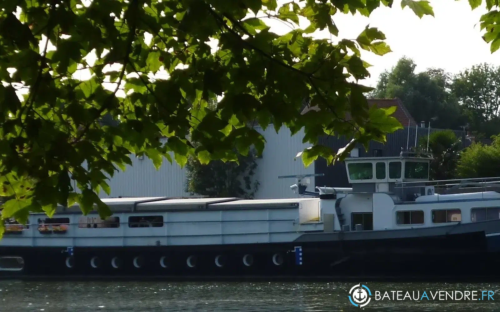 slider 18 Bateau Logement 320m2 Luxe 6 Cabines + Terrasse