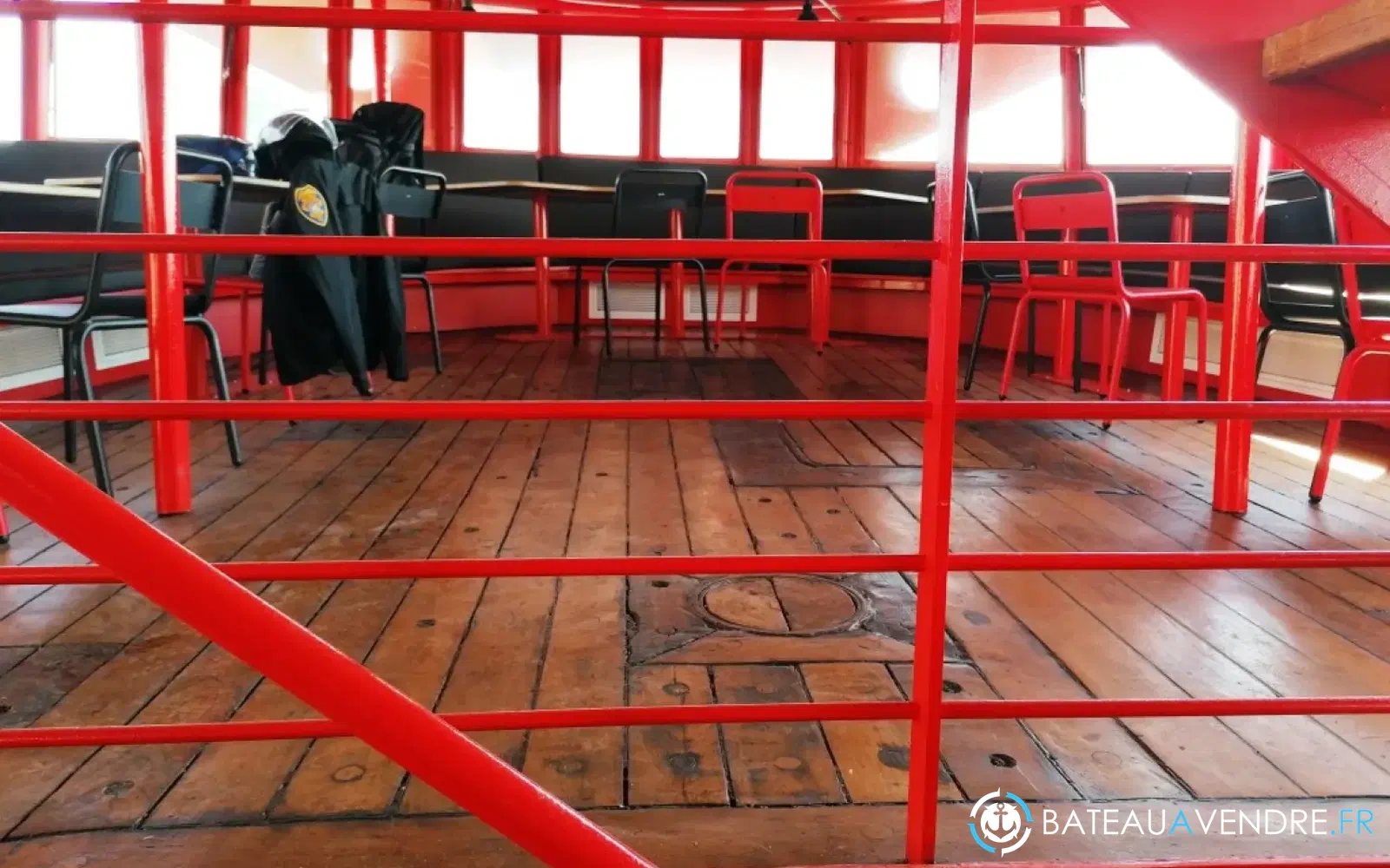 slider 25 Bateau Passagers 300 Personnes, Salle Concert, 3 Bars, 1 Restaurant